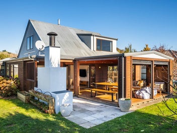 Family Retreat with Incredible Outdoor Space