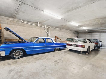 Live, work, play – 6 car garaging