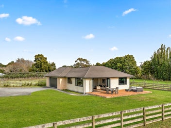 Two Homes and 1ha Future Potential