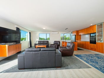 Renovated modern escape at Peketa