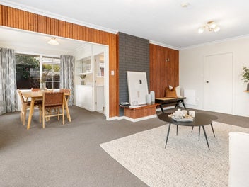 UPPER RICCARTON 2 BED/2 BATH TOWNHOUSE!