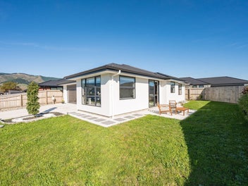 Modern Comfort in the Heart of Berryfields