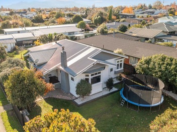 A Timeless Treasure - Charming Family Bungalow