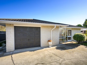 LOW MAINTENANCE & PRIME LOCATION