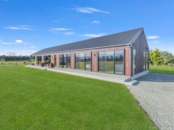 Full Package, Views, Sun and Location!