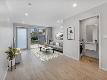 Investor Releasing Cash-Stylish Townhouse