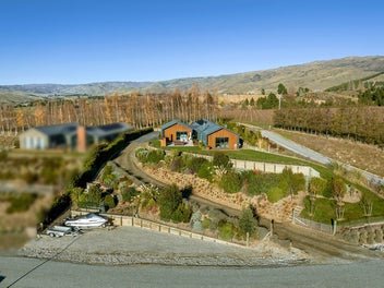 Bannockburn Living with Serene Valley Views