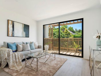 Stylish 3-Bed Homes with Garage Near Westgate