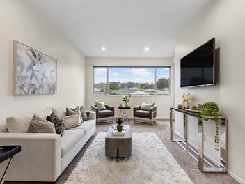 Flexible Living, Extra Income–Unbeatable Location!