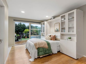 Flexible Living, Extra Income–Unbeatable Location!