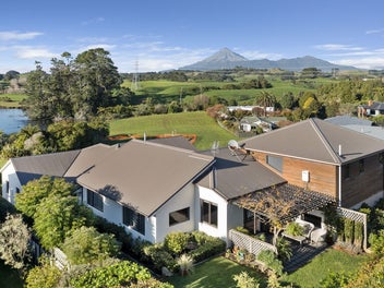 GRACIOUS & SPACIOUS WITH UNRIVALLED VIEWS!