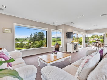 GRACIOUS & SPACIOUS WITH UNRIVALLED VIEWS!
