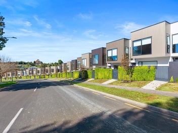 New townhouse elegance in a sought after location
