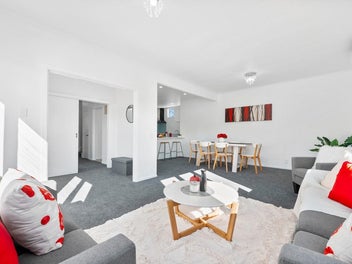 Top location & Beautiful Family Home!