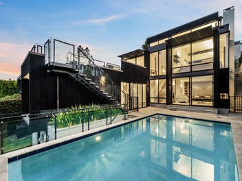 EXTRAORDINARY FAMILY HAVEN