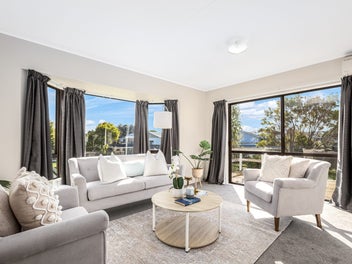 SUNNY SECURE AND SPACIOUS YOUR NEW HOME WAITS