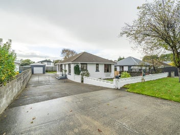 Family Haven in Peaceful Hawthorndale