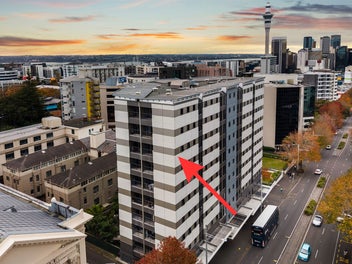 PRICED $470,000 · 3 BEDS · RARE CORNER 8TH FLOOR