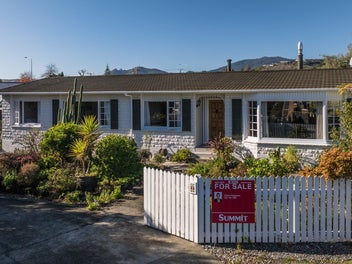 Family Friendly Gem in Prime Stoke Location