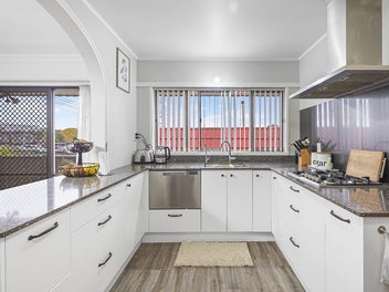 Spacious & Versatile - Close To Town