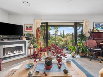 Charming 1980s Cottage in the Valley