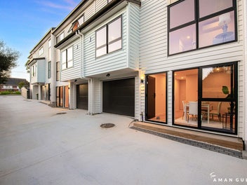 Elegant New Townhouse in Pt Chevalier
