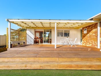 1960's Brick Beauty - Perfectly Positioned
