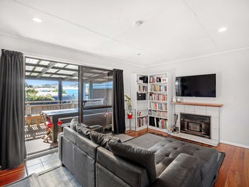 Coastal comfort in a quiet cul-de-sac