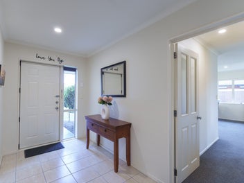Charming 3-Bedroom Home in Woodend's Heart