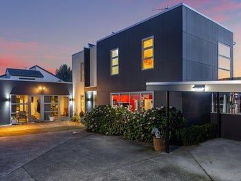 Inner circle executive living - compact section
