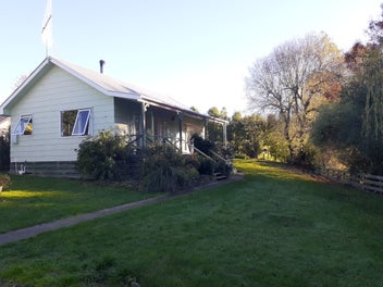 House With Large 3 Bay Shed On Quiet Back Section