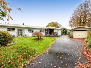 Rural Retreat with Land, Gardens and Garages