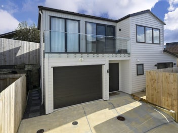 Sea Views & Prime Location! Motivated Vendor