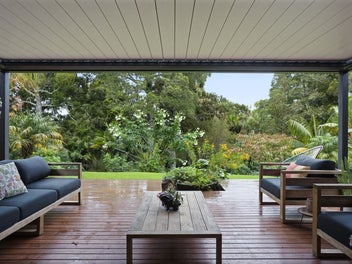 Fusion Retreat: Modern Living in Nature's Embrace