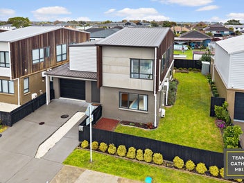 Reserve Frontage Large Five Bedrooms Home