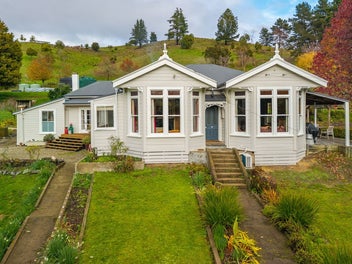Character Home on a Peaceful Lifestyle Block