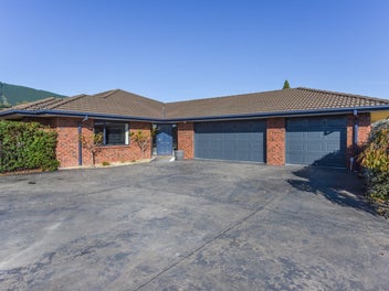 Spacious Family Living Ready & Waiting!