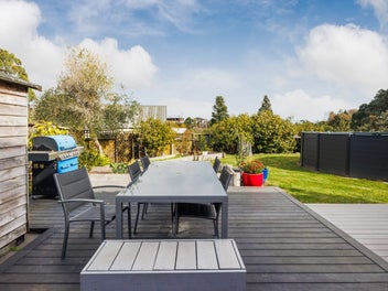 Six Beds, Multi-Gen Living or Extra Income!
