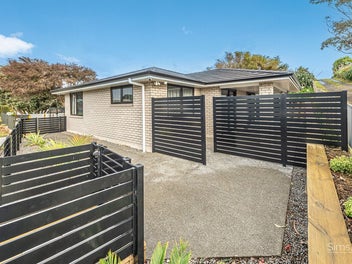 Modern Mosston Living