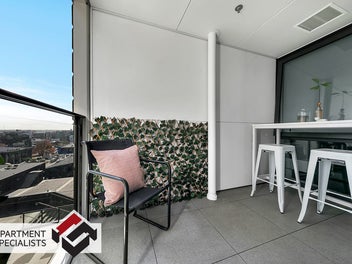 Modern Two Room with Harbour Views
