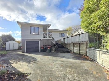 1990s Renovator’s Dream! on more than 740sqm!