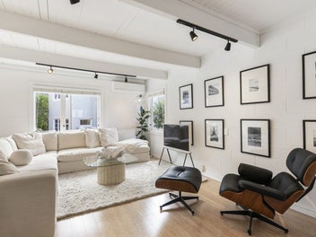 TOWNHOUSE: CAREFREE & CONVENIENT
