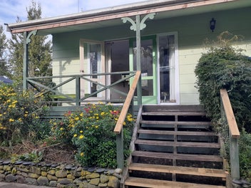 House With Large 3 Bay Shed On Quiet Back Section