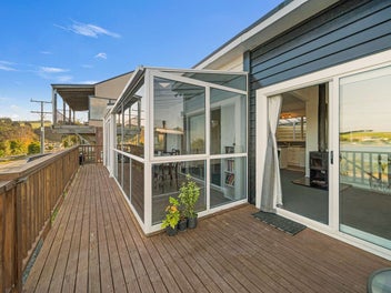 Coastal Taieri Mouth Charm with Fabulous Views