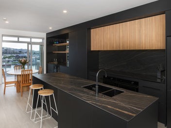 Prime Penthouse - Bring me Offers