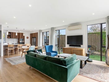 Cul de Sac Living with Water Views