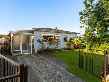 Serious Seller - Corner Site Gem!