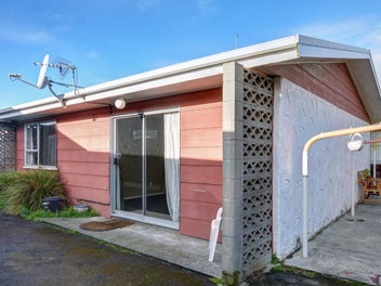 * UNDER OFFER * Sunny, Solid & Ready to Shine