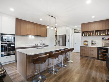 Chef’s Dream Kitchen & Luxury Living