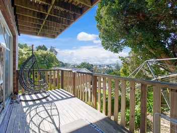 Renovator's Dream Near Cornwall Park!